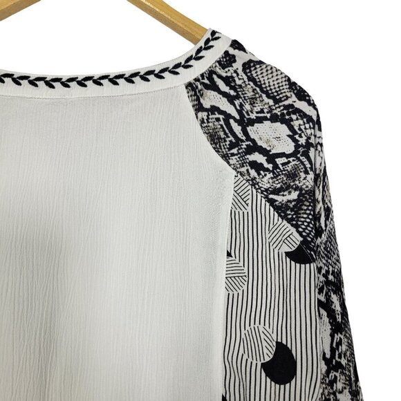 John Mark Women's Embroidered Black & White Crinkle Textured Blouse Size S - Picture 9 of 12